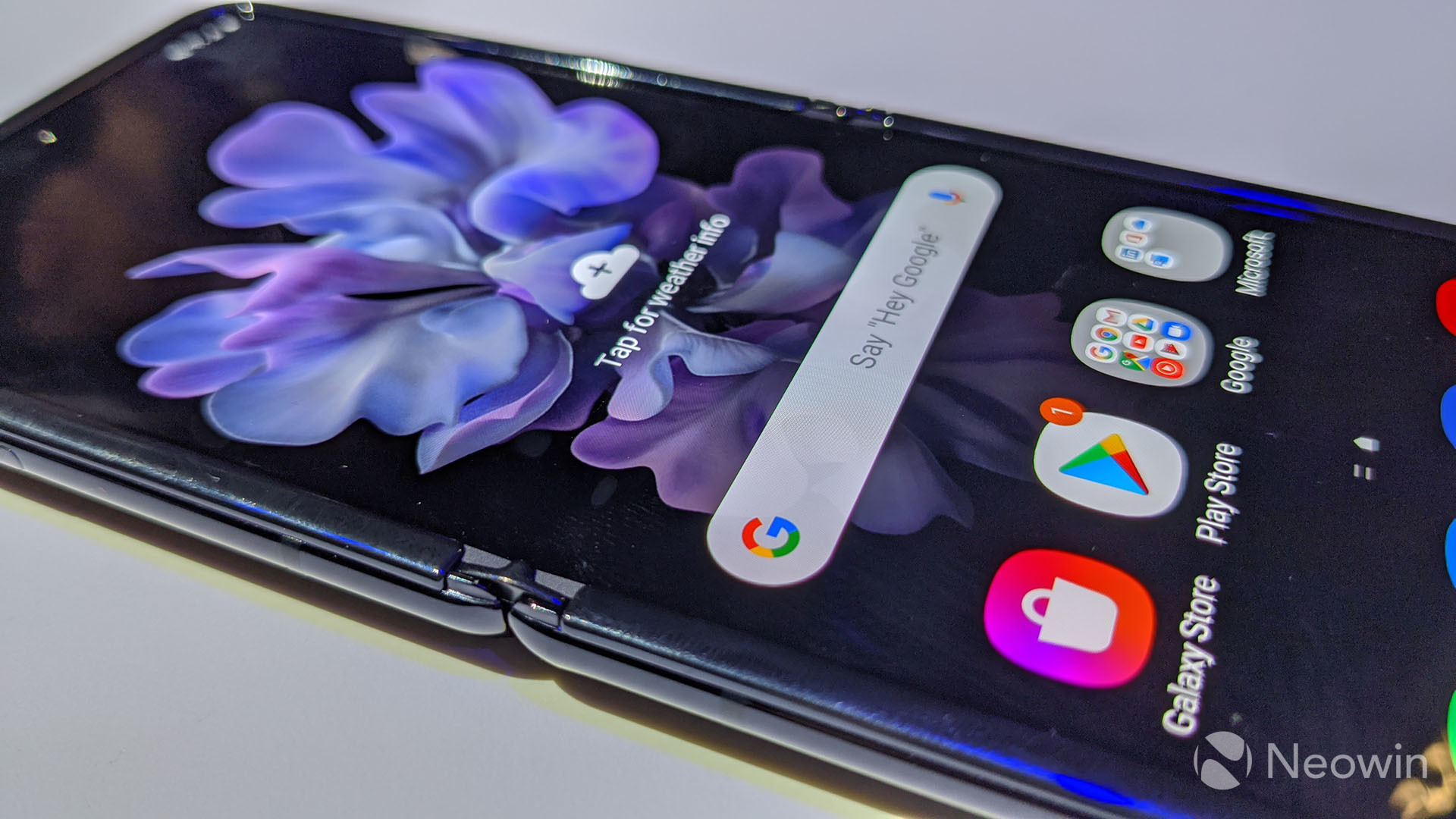 Hands on with Samsung's new foldable smartphone, the Galaxy Z Flip - Neowin
